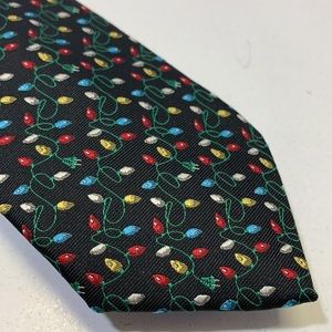 🎄 NWT St. Nicholas square Christmas Lights Themed Men’s Neck Tie.